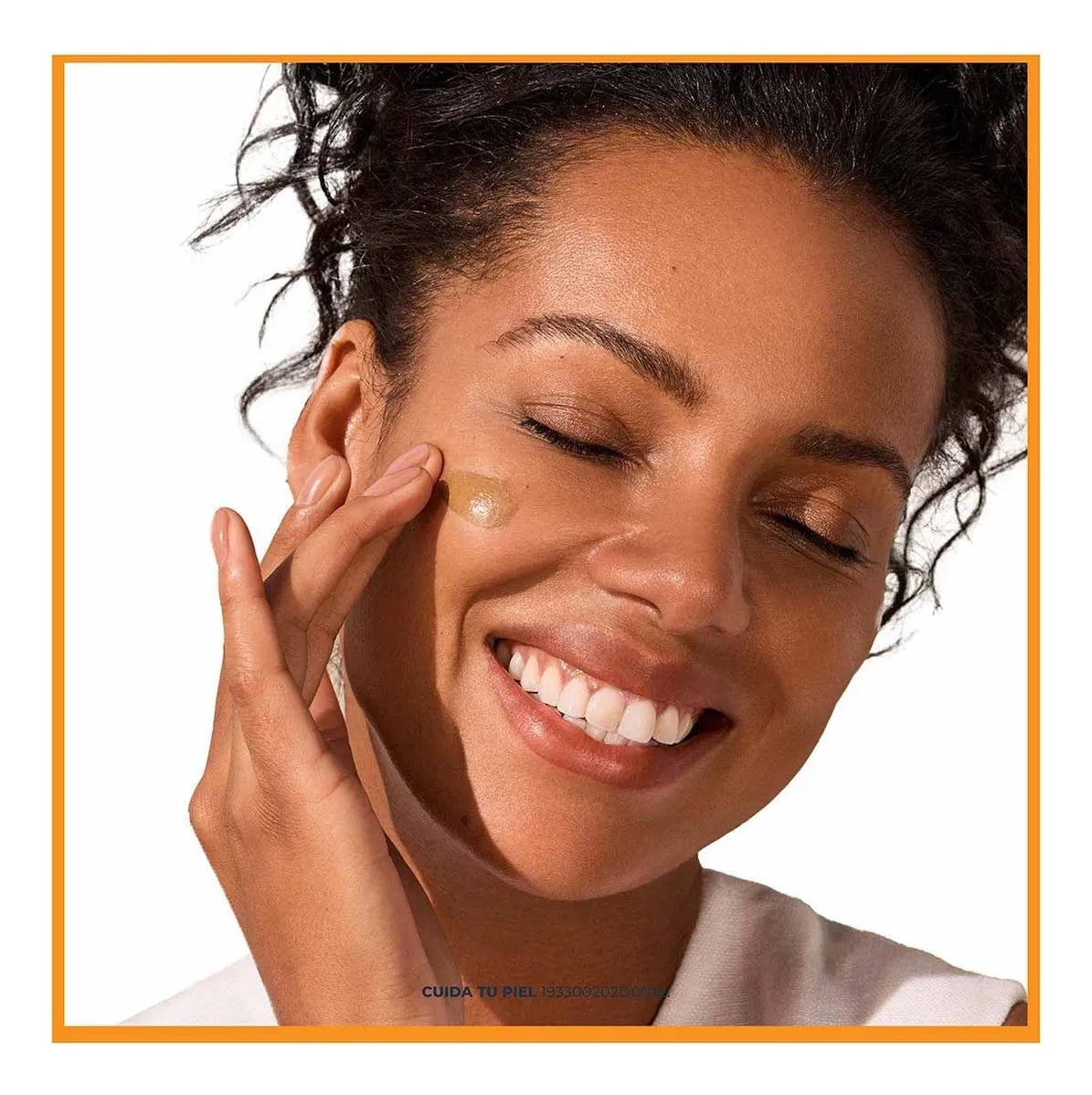 Hydro Fluid con Color Tono Oscuro (Bronze) FPS 50+ - Alta cobertura, textura ligera