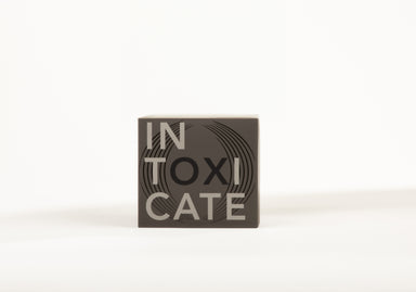 Intoxicate Serum de XOMD — sérum facial, frasco con dosificador de 30 ml