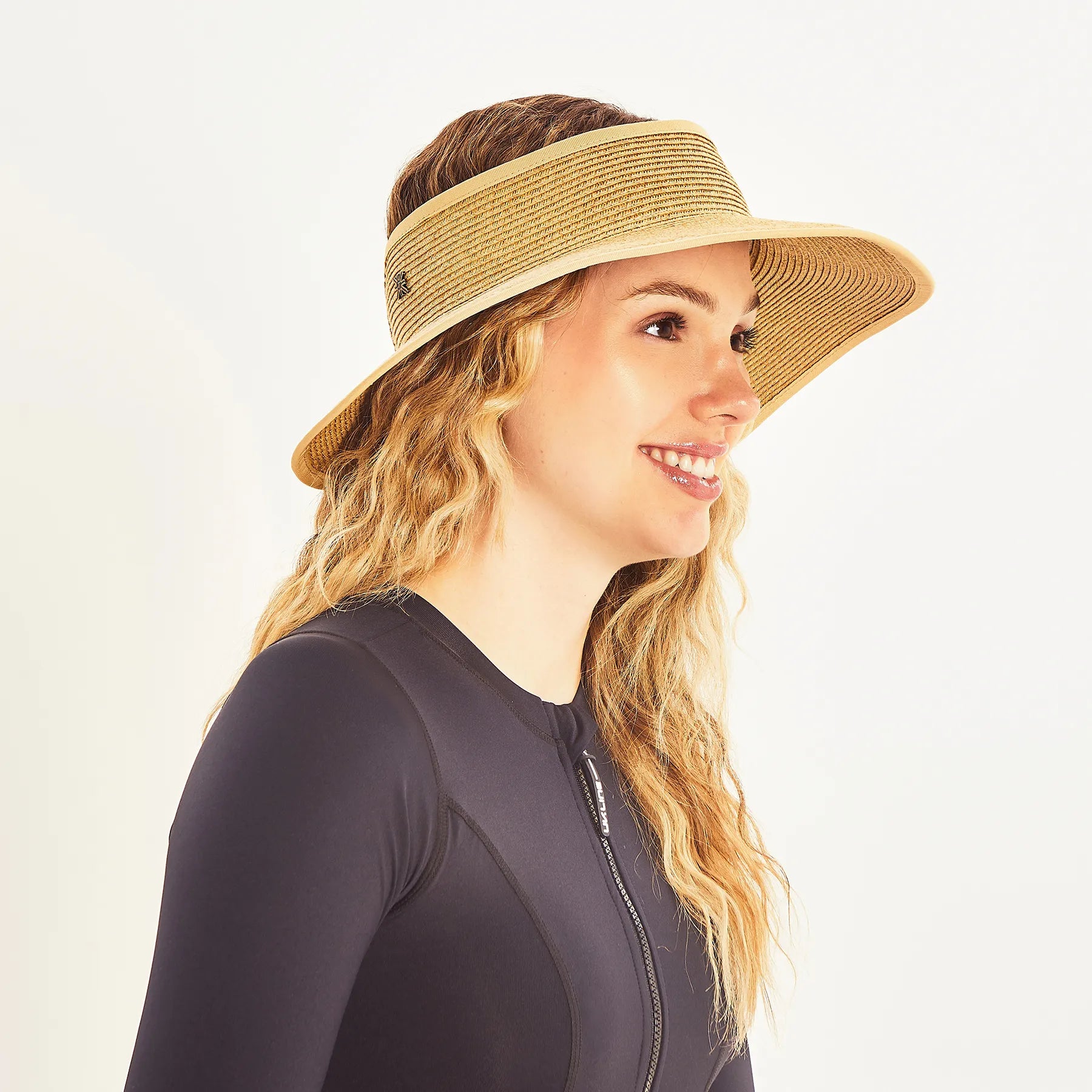 Visera UV Con Protección Solar Siena Trigo - Elegancia y protección solar FPU50+