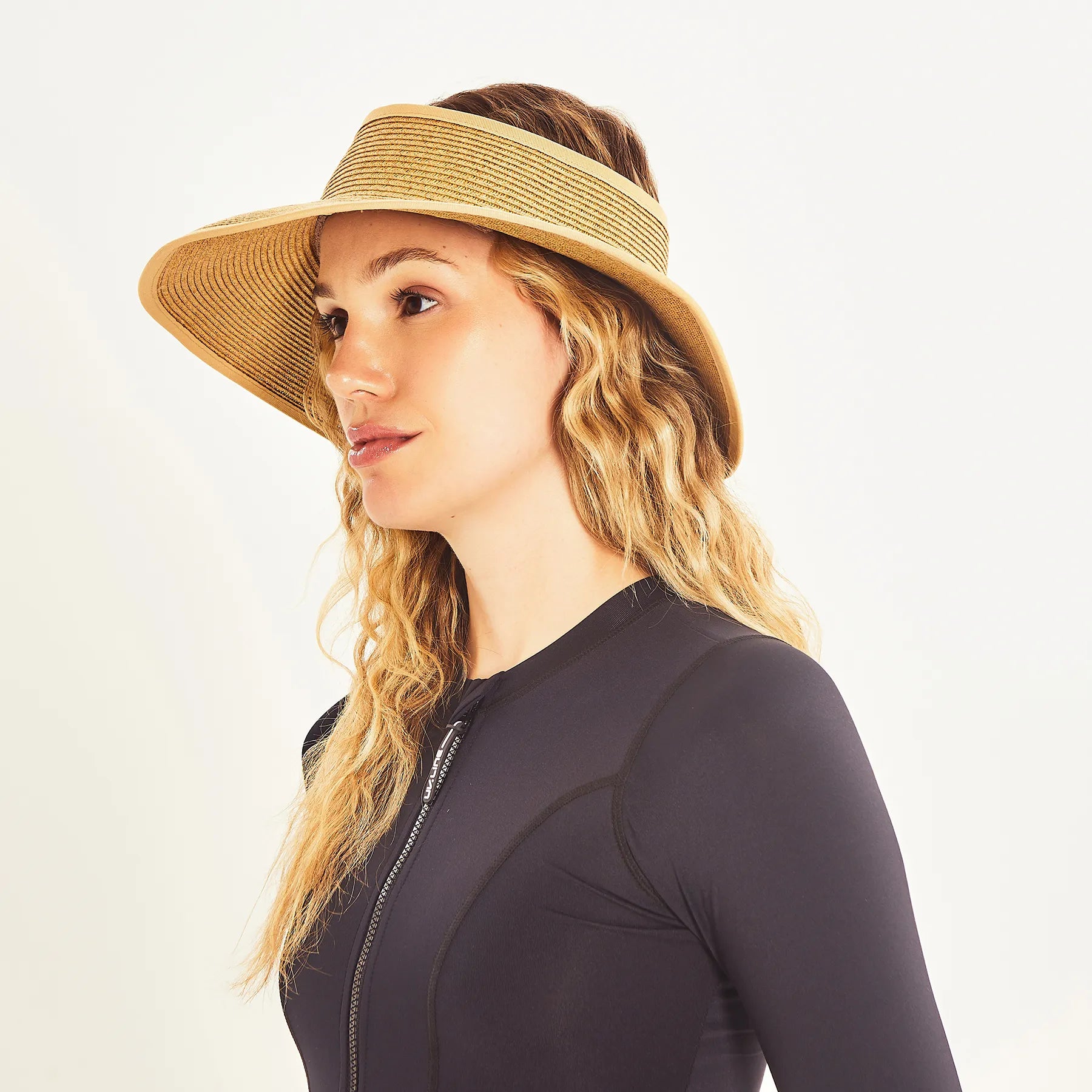 Visera UV Con Protección Solar Siena Trigo - Elegancia y protección solar FPU50+