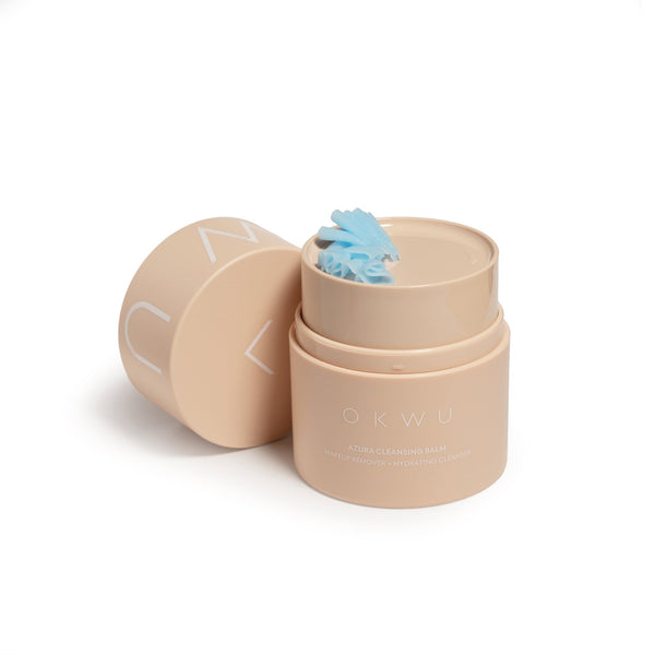 Envase abierto de OKWU Azura Cleansing Balm, bálsamo desmaquillante celeste con dispensador giratorio