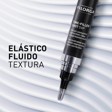 Textura fluida y elástica del sérum Filorga Time-Filler Shot 5XP con su aplicador metálico de precisión