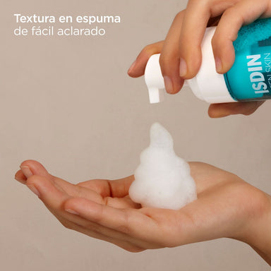 Textura en espuma del limpiador purificante ISDIN Acniben