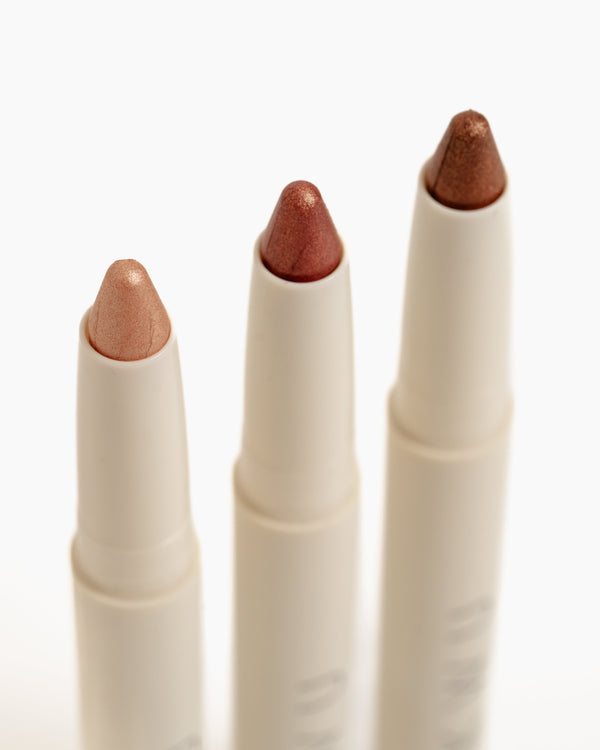 Tres tonos del Gel Eyeshadow Stick de OKWU, sombra de ojos en barra con acabado brillante