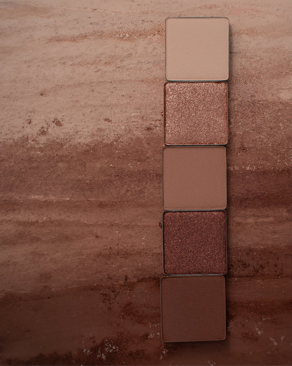 Paleta de sombras OKWU Atacama Eyeshadow Palette con sus cinco tonos mate y satinados